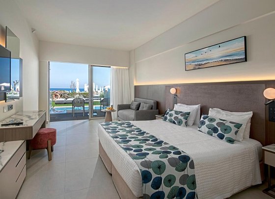 Pernera Beach - Wohnbeispiel Juniorsuite Meerblick mit Privatpool (Zimmercodierung JBM)