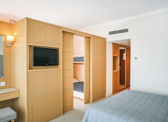 Sunrise Beach Hotel - Wohnbeispiel Familienzimmer (Zimmercodierung FBN)
