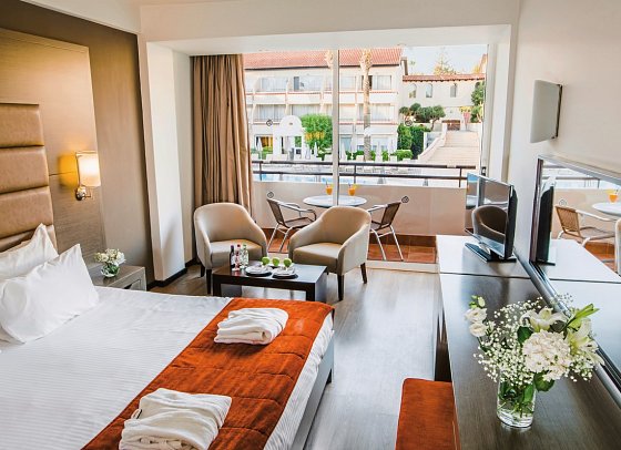Napa Plaza - Wohnbeispiel Doppelzimmer Deluxe Poolblick (Zimmercodierung DDP)