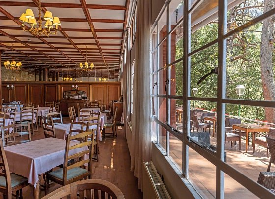 New Helvetia Hotel