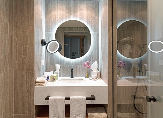 The GrandResort Limassol by Leonardo Hotels - Beispiel Bad (Zimmercodierungen DDL, DDM, FBL & FBM)