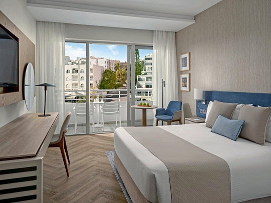 Mediterranean Beach Hotel - Wohnbeispiel DZ Superior Landblick (Zimmercodierung DSL)