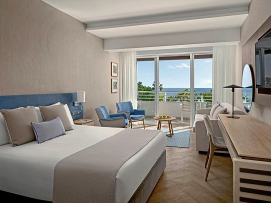 Mediterranean Beach Hotel - Wohnbeispiel Familienzimmer Meerblick (Zimmercodierung FBM)