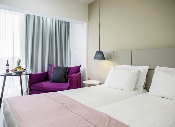 Napa Mermaid Hotel & Suites - Wohnbeispiel Doppelzimmer Superior seitl. Meerblick (Zimmercodierung DSN)
