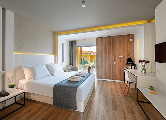 Malama Beach Holiday Village - Wohnbeispiel Doppelzimmer seitl. Meerblick (Zimmercodierung DBN)