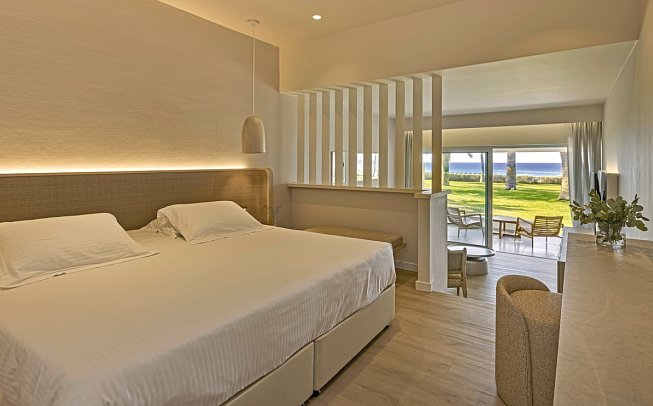 Nissi Beach Resort - Wohnbeispiel Suite Superior Meerblick (Zimmercodierung WSM)