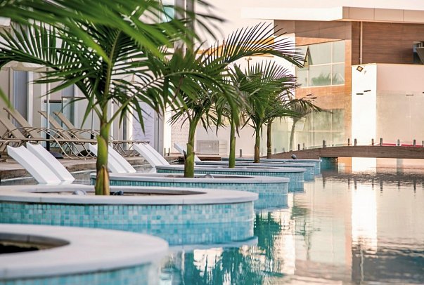 Asterias Beach - Außenansicht Swim-Up Rooms (Zimmercodierungen DBQ & JBQ)