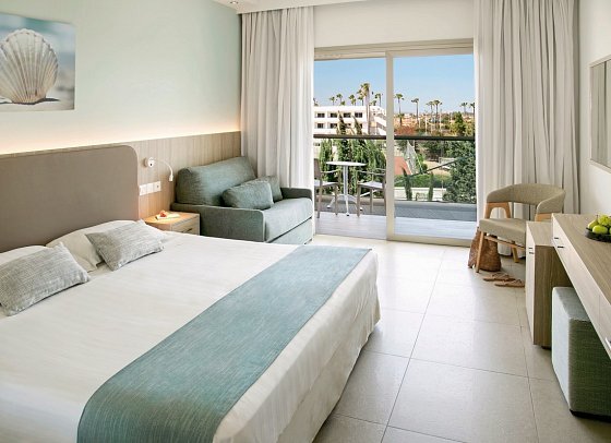 Asterias Beach - Wohnbeispiel Doppelzimmer Gartenblick (Zimmercodierungen DBG & DP1)