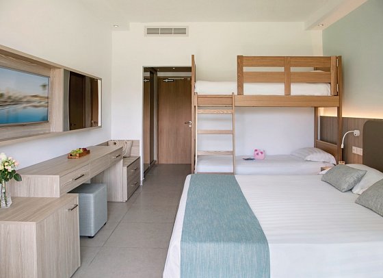Asterias Beach - Wohnbeispiel Familienzimmer (Zimmercodierung FB1)
