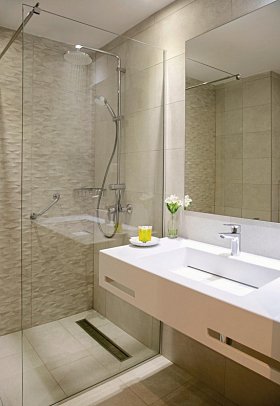 Asterias Beach - Beispiel Bad (Zimmercodierungen DP1, DBG, DBM, DBN, DBP, DBQ, DS1, JBQ & FB1)