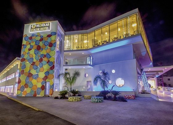 Nicholas Color Hotel