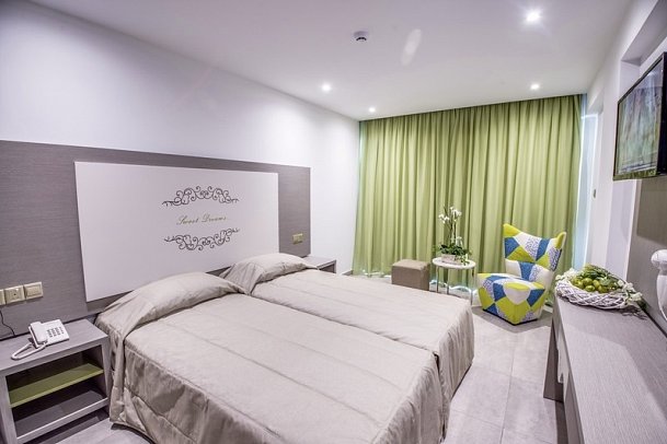 Nicholas Color Hotel - Wohnbeispiel Doppelzimmer Superior (Zimmercodierungen DS1 & DP1)