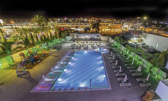 Nicholas Color Hotel