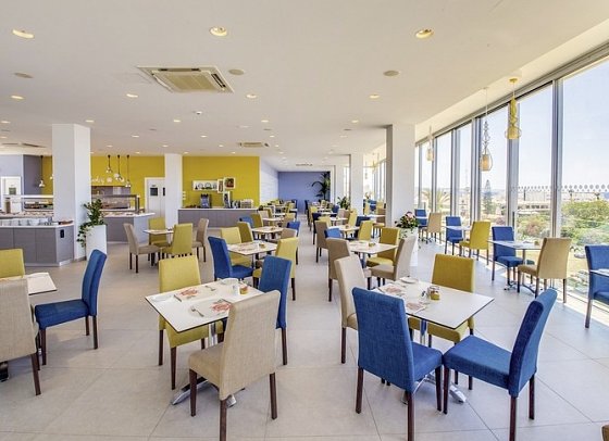 Nicholas Color Hotel