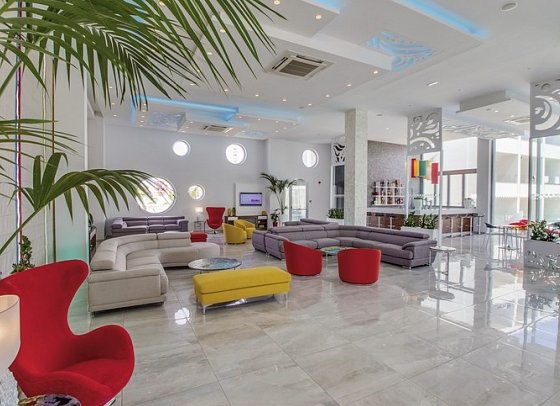 Nicholas Color Hotel