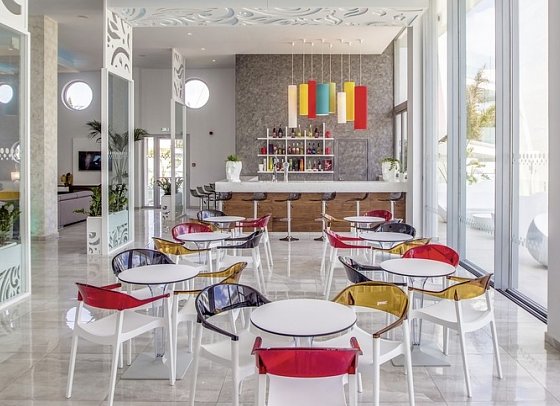 Nicholas Color Hotel