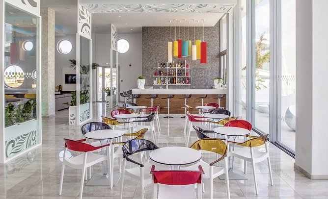 Nicholas Color Hotel