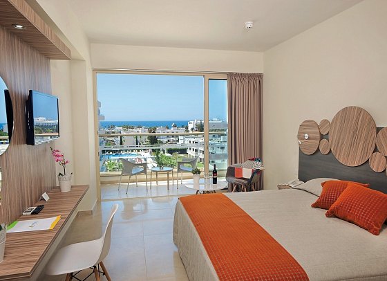 Nelia Gardens Hotel - Wohnbeispiel Doppelzimmer Poolblick (Zimmercodierung DBP)