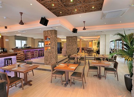 Nelia Gardens Hotel
