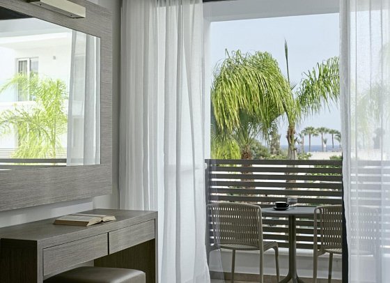 Atlantica Sancta Napa - Wohnbeispiel Doppelzimmer Deluxe seitl. Meerblick (Zimmercodierung DDN)