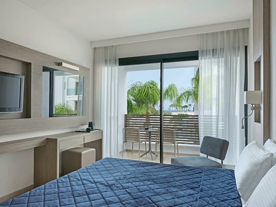 Atlantica Sancta Napa - Wohnbeispiel Doppelzimmer Deluxe Meerblick (Zimmercodierung DDM)