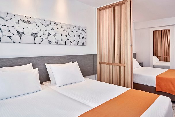 Atlantica Sancta Napa - Wohnbeispiel Familienzimmer mit Schiebetür (Zimmercodierungen FBL & FBP)