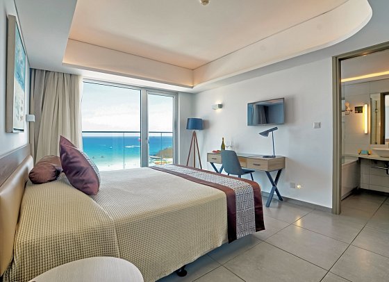Vassos Nissi Plage Hotel - Wohnbeispiel Juniorsuite (Zimmercodierung JB1)