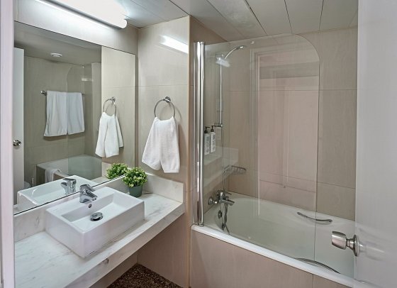 Nelia Sea Breeze - Wohnbeispiel Doppelzimmer Meerblick (Zimmercodierung DBM)