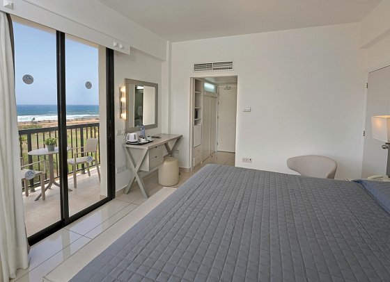 Nelia Sea Breeze - Wohnbeispiel Doppelzimmer seitl. Meerblick (Zimmercodierung DBN)
