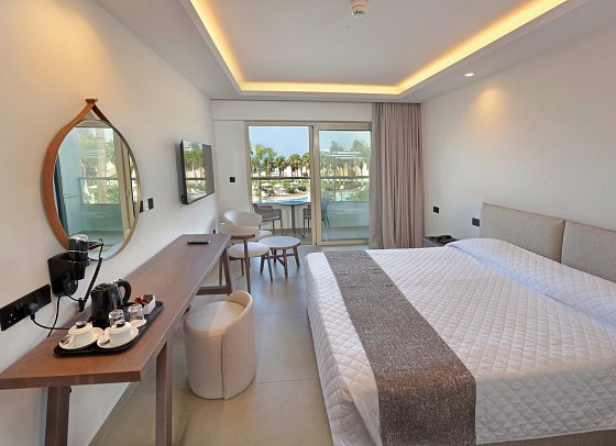 Nelia Sea Breeze - Wohnbeispiel Doppelzimmer Deluxe Landblick (Zimmercodierung DDL)