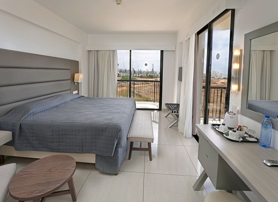 Nelia Sea Breeze - Wohnbeispiel Doppelzimmer Meerblick (Zimmercodierung DBM)