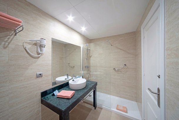 Playacapricho Hotel - Badbeispiel Doppelzimmer Komfort (Zimmercodierung DF1)