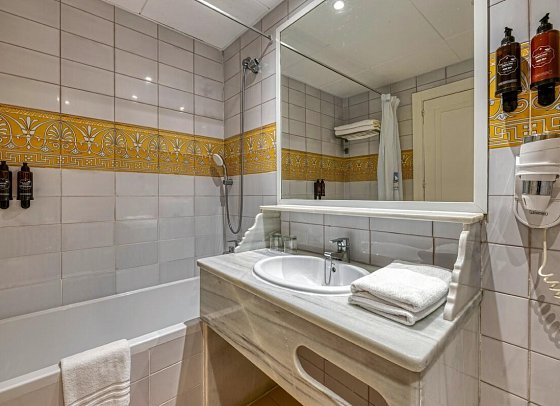 Playacapricho Hotel - Badbeispiel Doppelzimmer (Zimmercodierungen DB1 & DB2)