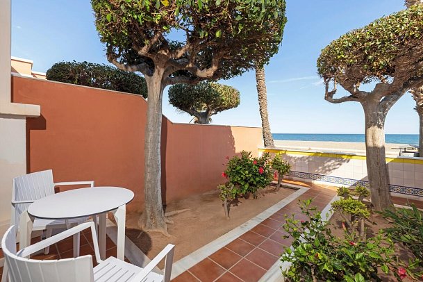 Playacapricho Hotel - Terrassenbeispiel Suite Meerblick (Zimmercodierung WBM)