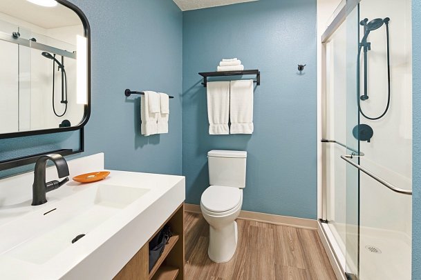 Kauai Shores Hotel - Beispiel Bad (Zimmercodierungen UGG, UGP, UG1 & UGM)