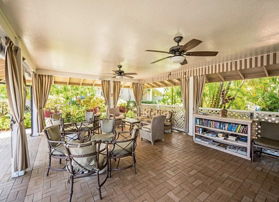 Plantation Hale Suites