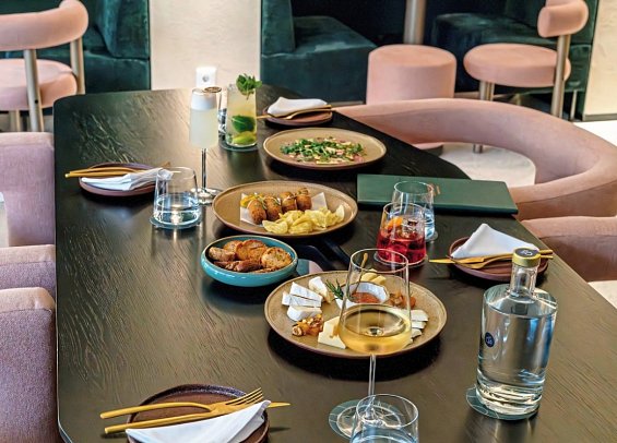 Hotel Mundial - Bar & Lounge Maximinus