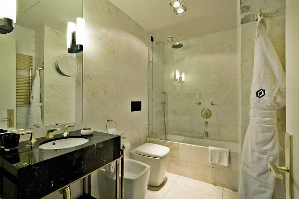 Altis Avenida - Beispiel Bad (Zimmercodierungen DB1, DD1 & DS1)