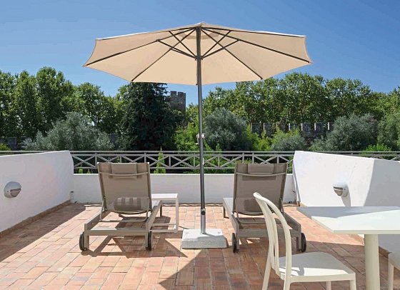 M'ar de Ar Muralhas - Beispiel Terrasse Doppelzimmer Superior Classic (Zimmercodierung DS2)
