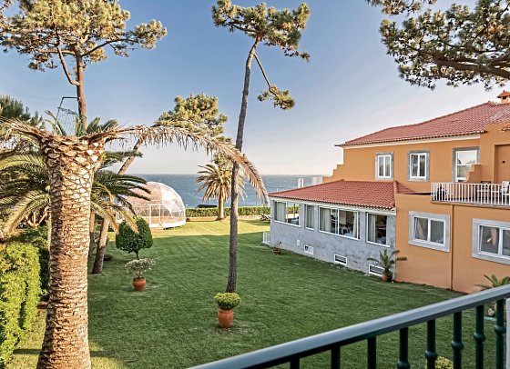 Longevity Senses Cascais Boutique Hotel & Clinic - Beispiel Balkon Doppelzimmer Deluxe Meerblick (Zimmercodierung DDM)