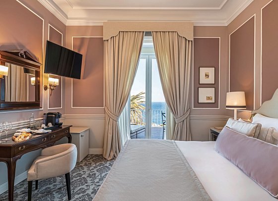 Longevity Senses Cascais Boutique Hotel & Clinic - Wohnbeispiel Doppelzimmer Premium Meerblick (Zimmercodierung DMM)