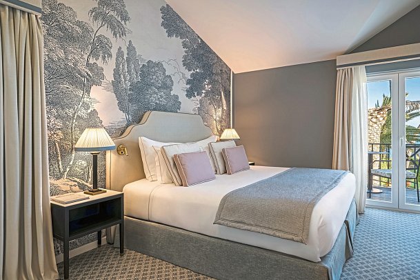 Longevity Senses Cascais Boutique Hotel & Clinic - Wohnbeispiel Doppelzimmer Deluxe Meerblick (Zimmercodierung DDM)