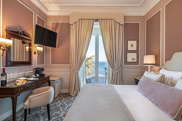 Longevity Senses Cascais Boutique Hotel & Clinic - Wohnbeispiel Doppelzimmer Premium Meerblick (Zimmercodierung DMM)