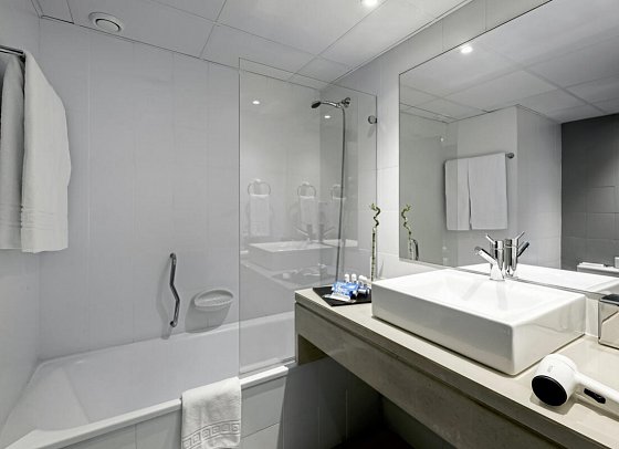 TRYP by Wyndham Lisboa Caparica Mar - Beispiel Bad Doppelzimmer (Zimmercodierungen DBL, DBN & DBM)