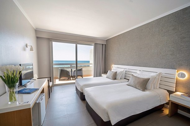 Arribas Sintra Hotel - Wohnbeispiel Doppelzimmer Poolblick (Zimmercodierung DBP)