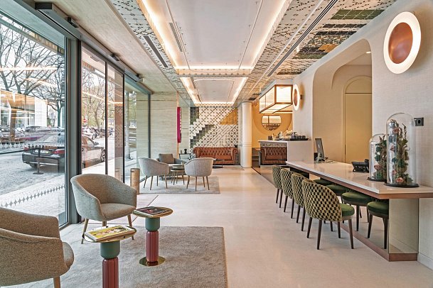 Luster Hotel
