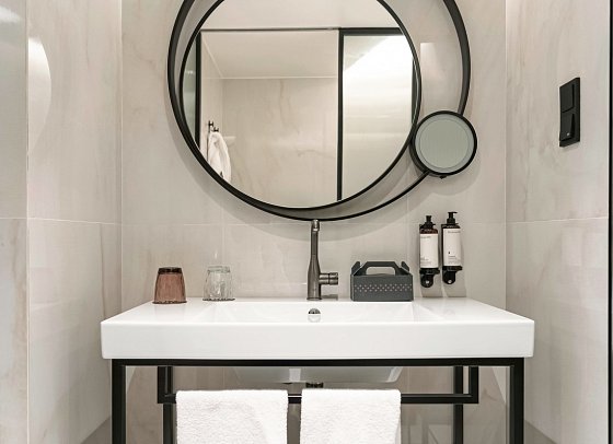 Luster Hotel - Beispiel Bad Doppelzimmer (Zimmercodierungen DB1 & DB5)