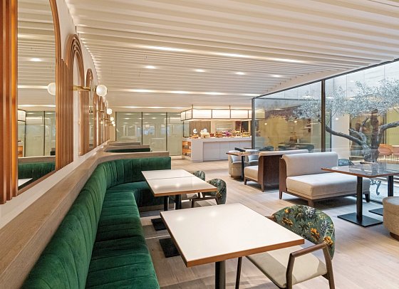 Luster Hotel