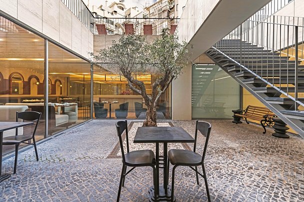 Luster Hotel