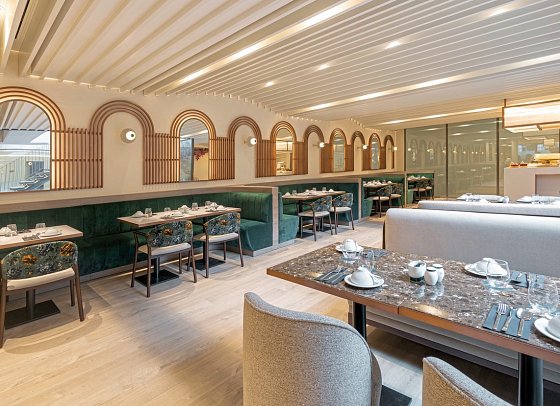 Luster Hotel